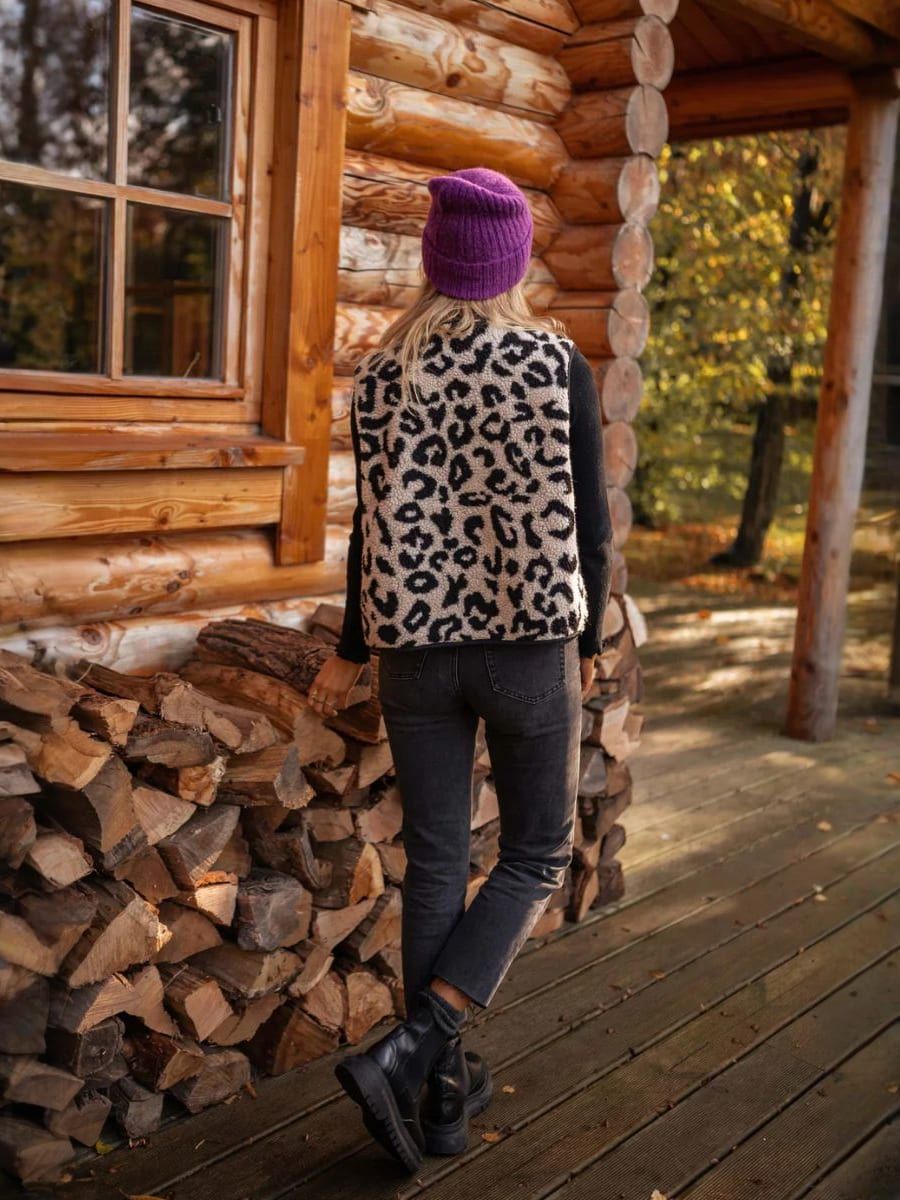 ASTRID | Cozy Knitted Leopard Print Vest