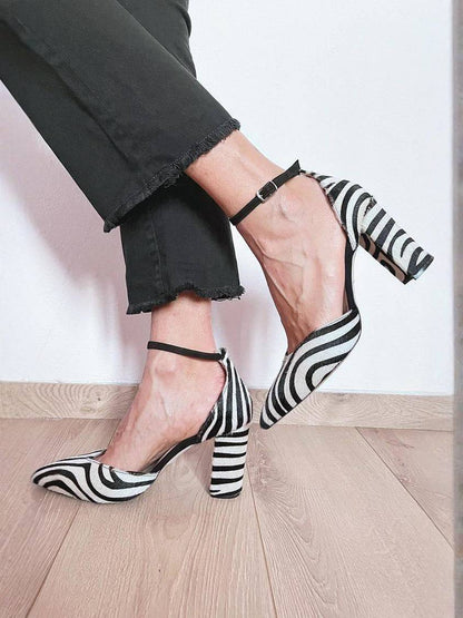 Chic Sweater Celebrating Feminine Elegance