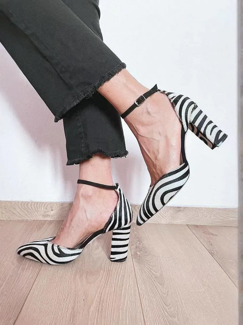 Chic Sweater Celebrating Feminine Elegance