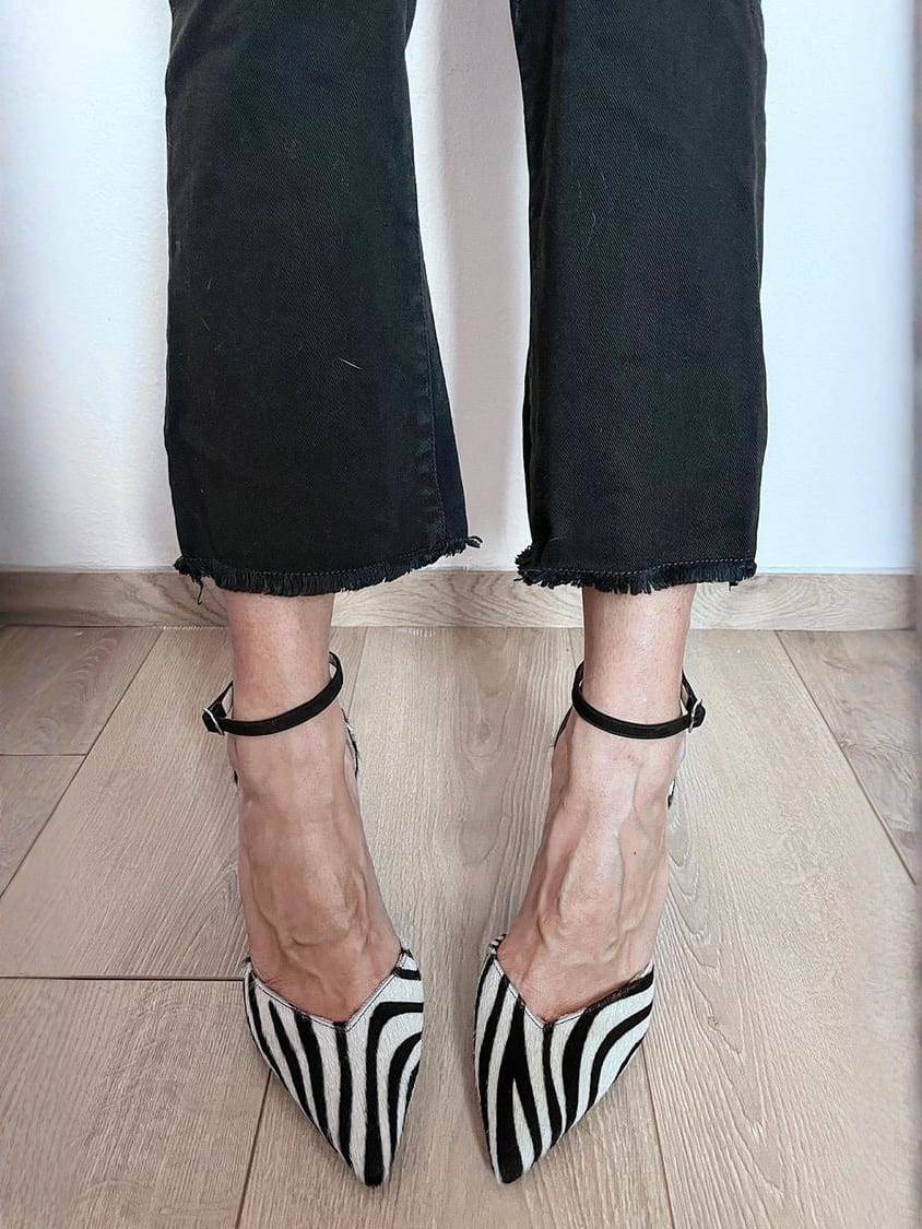 Chic Sweater Celebrating Feminine Elegance