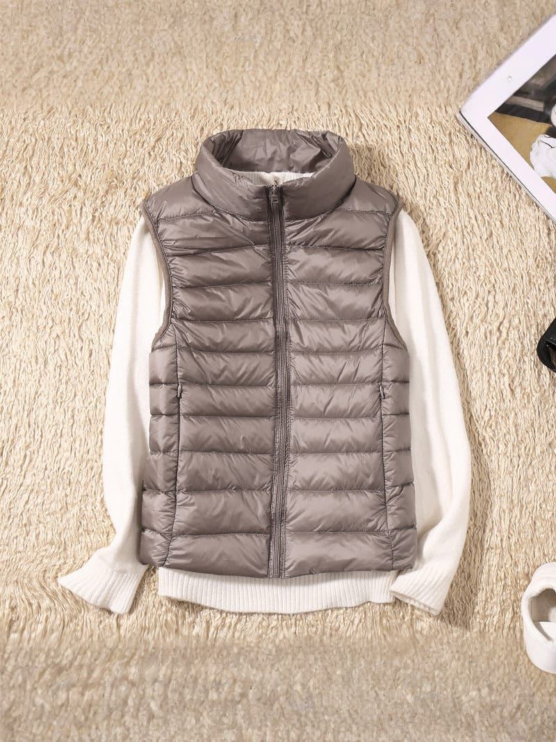Lightweight Sleeveless Down Jacket with Pleated Design