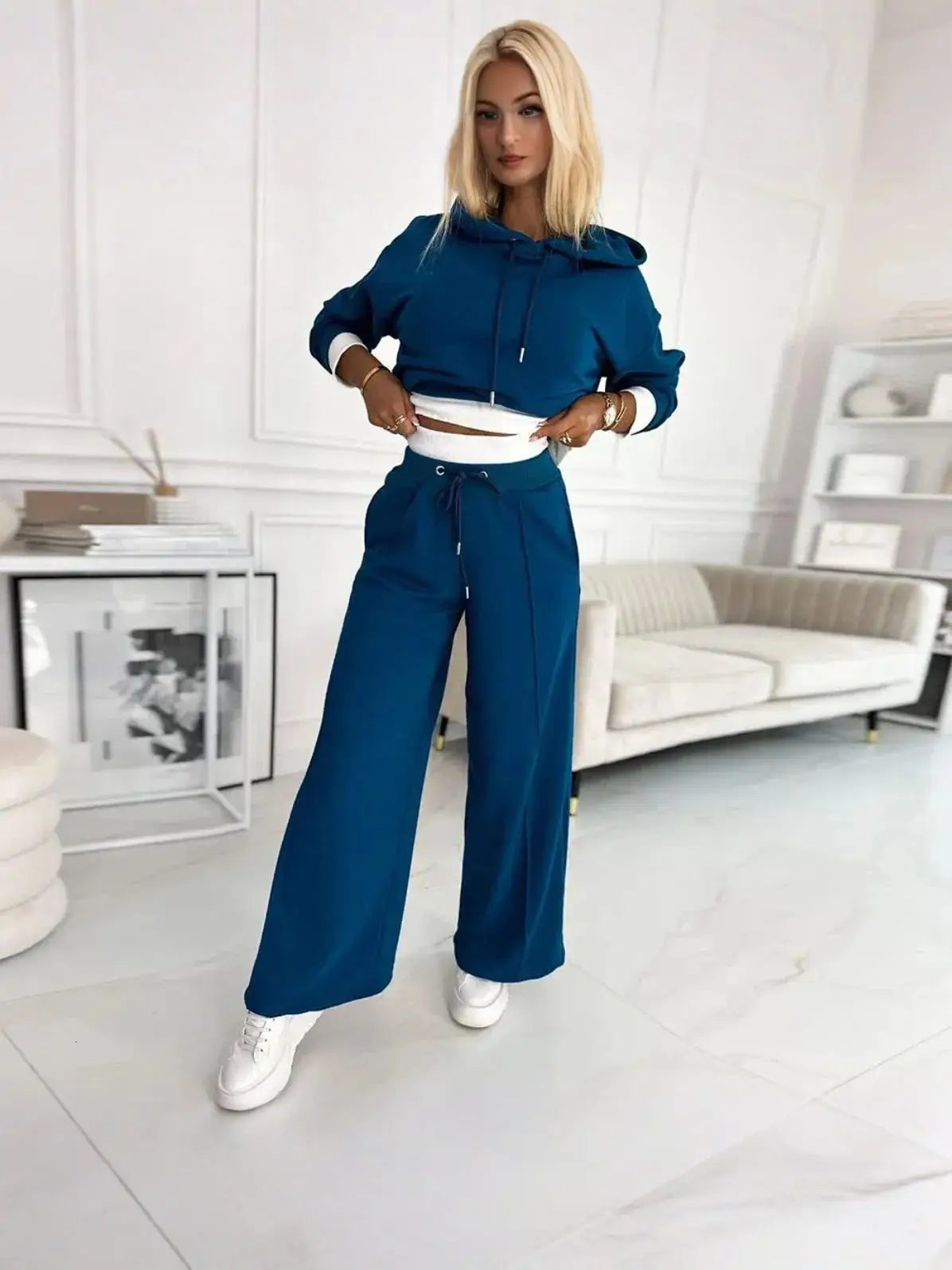 NORA | Stylish Monochrome Outfit