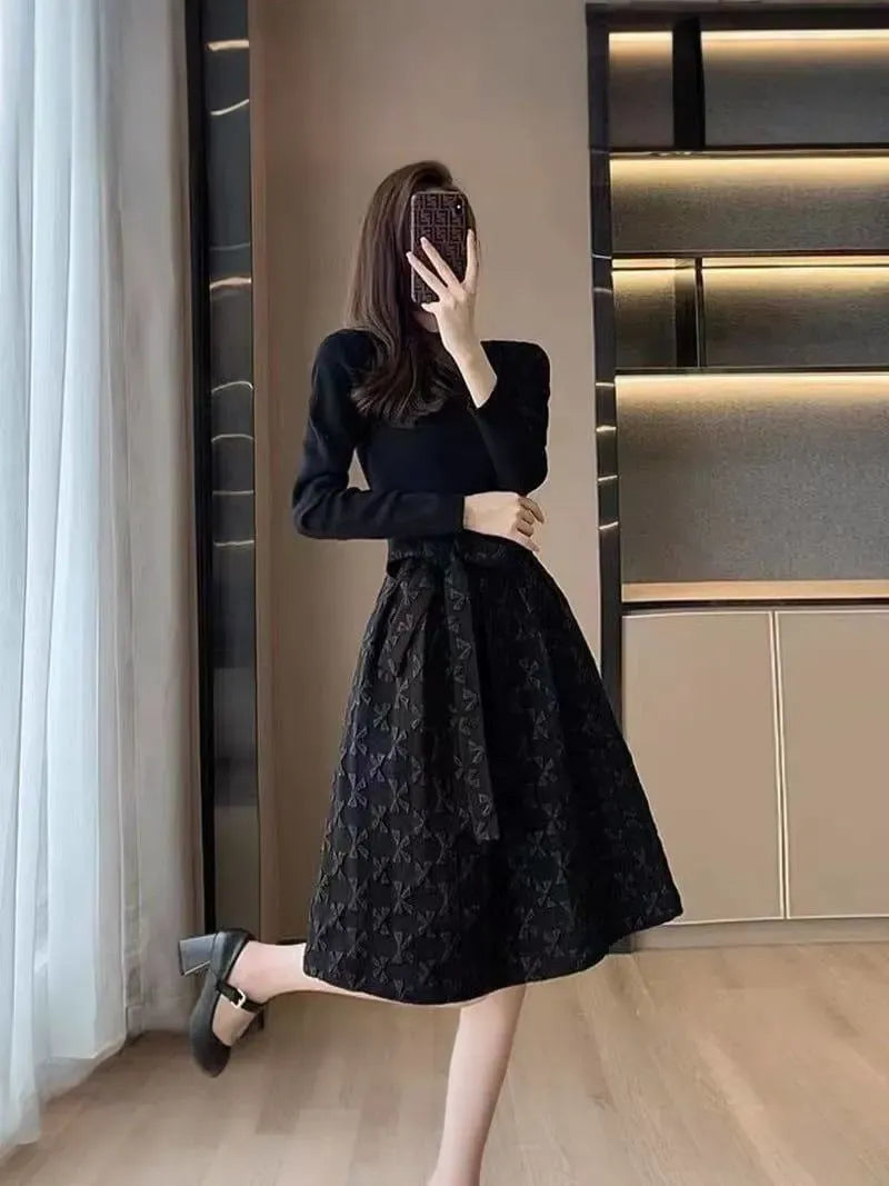 Chic Mid-Length Black Dress with High Collar – Elegant and Sophisticated Style