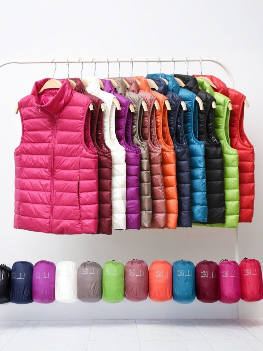 Lightweight Sleeveless Down Jacket with Pleated Design