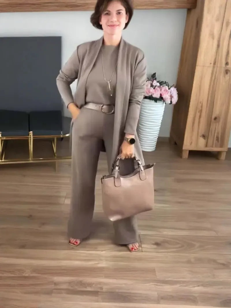 Luxury Comfort Sweater: Soft and Elegant Knitted Fabric