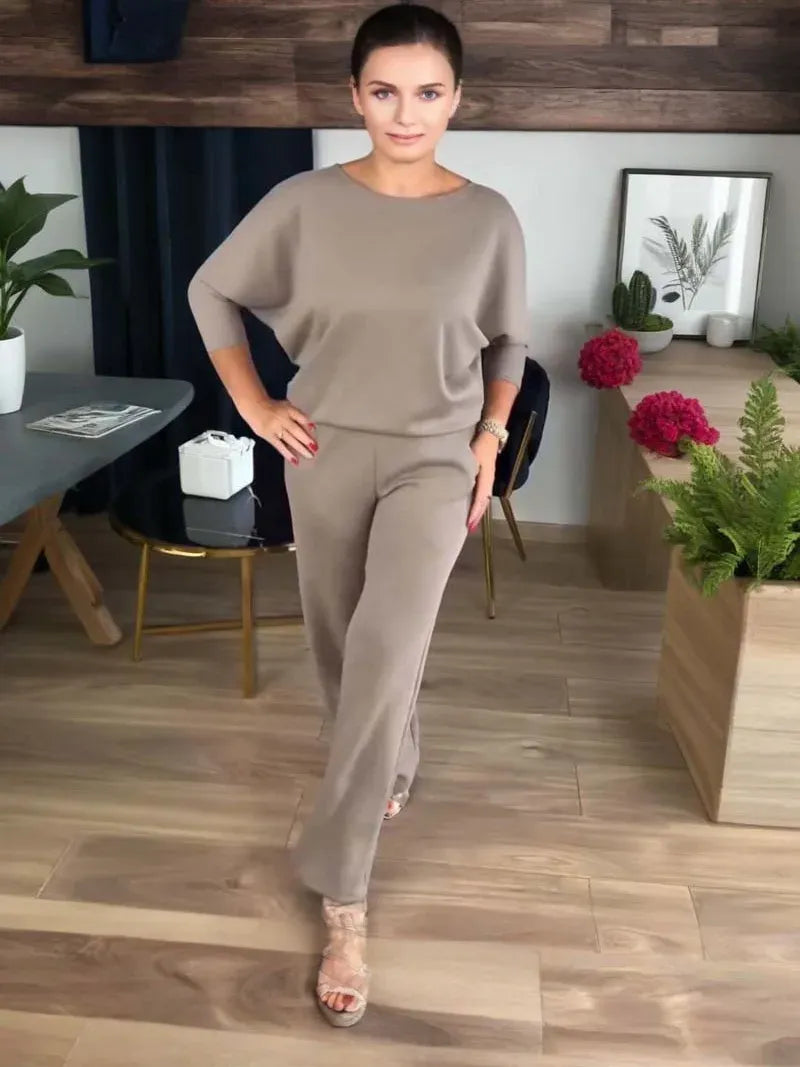 Luxury Comfort Sweater: Soft and Elegant Knitted Fabric